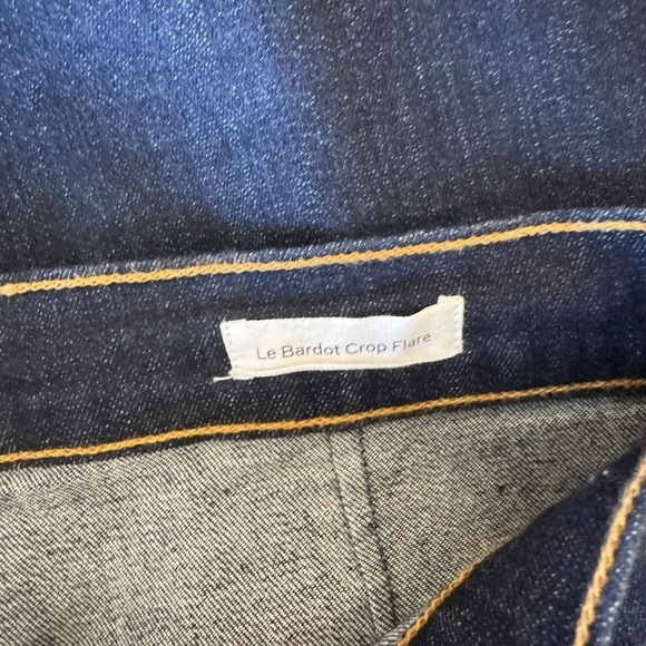 Frame - Le Bardot Crop Flare Raw Edge
Jeans in Sutherland Sz 28 - Picture 14 of 14